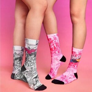 WONDER WOMAN X Rebellious Rose Cartoon Graphic Crew Socks